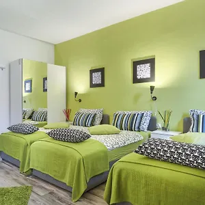 Top Center Rooms & Studio Гостевой дом
